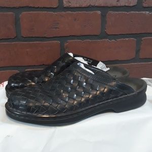 Clarks women's leather woven slip on shoes 10 M